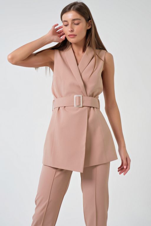Костюм офисный брючный с жилетом пудровый