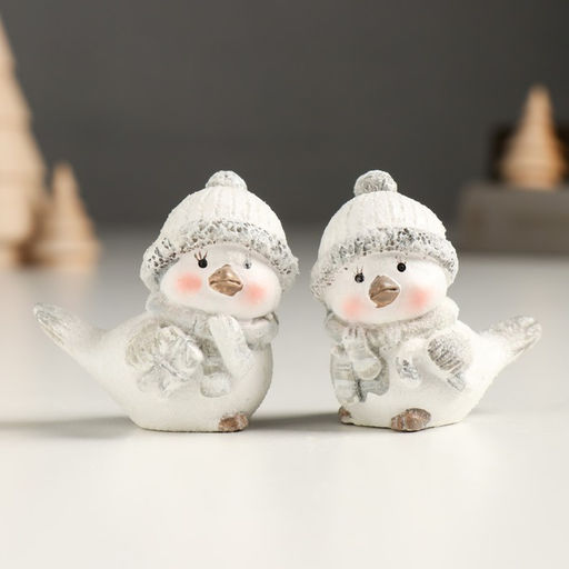 Фигурка полистоун Белый птенчик в шапке и вязанном шарфе, серебро, 5?3.5?5 см, МИКС