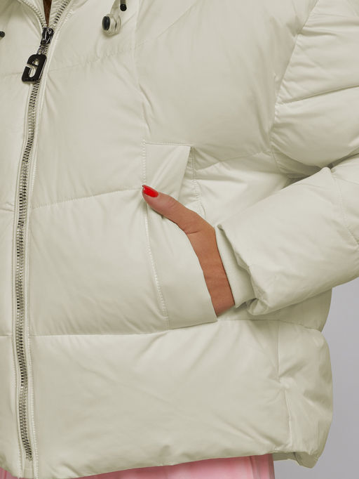 Зимняя женская куртка модная с капюшоном бежевого цвета 512305B - Mtforce фото 10