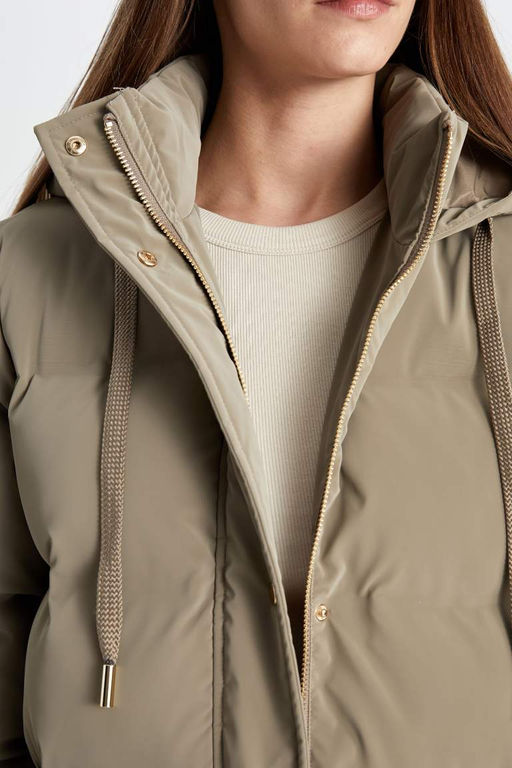 Водоотталкивающая длинная парка-пуховик с капюшоном и карманами на молнии - Defacto фото 5