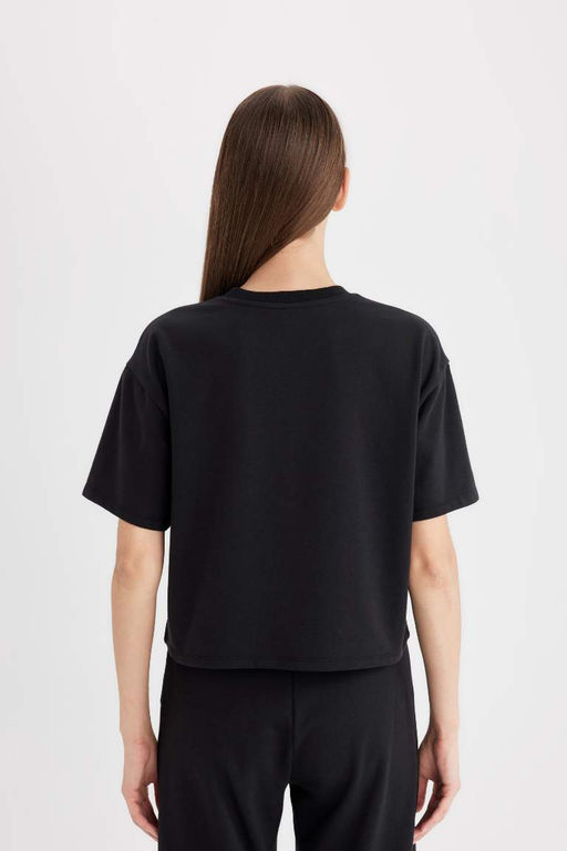 Черная женская базовая футболка с круглым вырезом и короткими рукавами, свободный крой - Defacto фото 6
