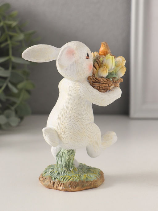 Фигурка полистоун «Кролик с птичкой в корзинке с тюльпанами», 9×5.5×12 см