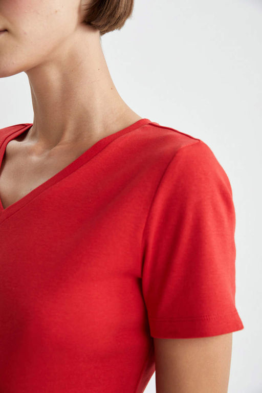 Базовая футболка из 100 % хлопка с короткими рукавами и v-образным вырезом приталенного кроя - Defacto фото 4