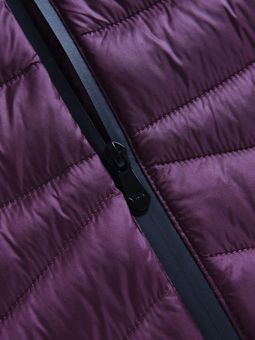 Куртка женская удлинённая стёганая с капюшоном и графеновой подкладкой темно-фиолетового цвета 9628_1TF
