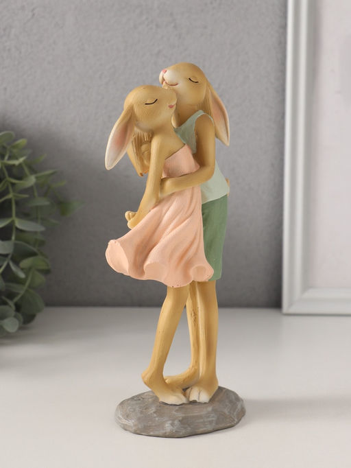 Фигурка полистоун «Романтика. Кролики: нежный поцелуй», 9×6.5×20 см
