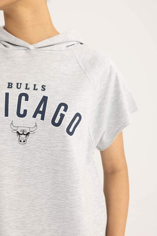DeFactoFit Футболка оверсайз с капюшоном и короткими рукавами NBA Chicago Bulls  фото 4