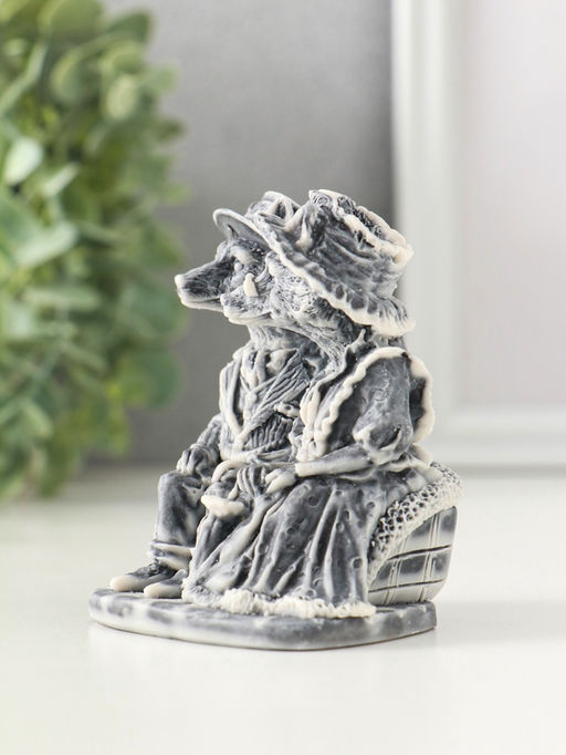 Фигурка Лисы - Пара на диване, 8.3 см