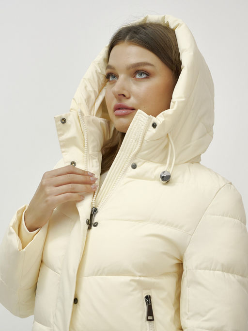 Пальто утепленное стеганное зимнее с капюшоном женское светло-бежевого цвета 9636_1SB - Mtforce фото 15