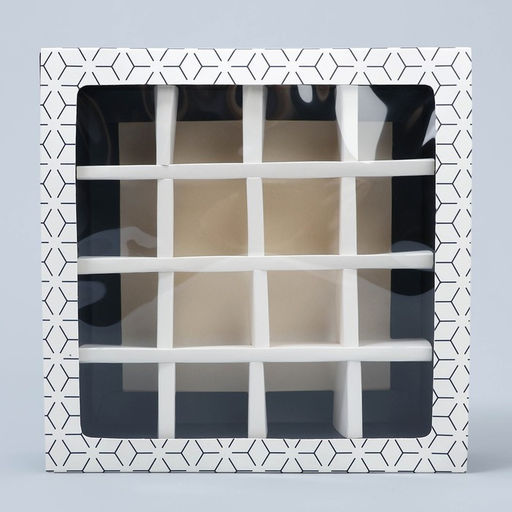 Цена за 5 шт. Коробка для конфет, кондитерская упаковка, 16 ячеек, «Лучшему мужчине» 17.7 х 17.7 х 3.8 см