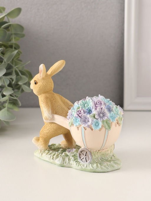 Фигурка полистоун Зайчик с тележкой роз и незабудок, 11?6?10.5 см