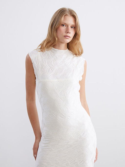 Dik Yaka Desenli Elbise