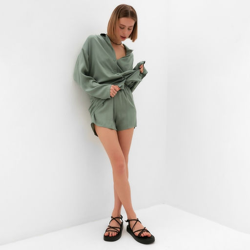 Костюм женский (рубашка, шорты) MINAKU: Casual Collection, оливковый, размер 42