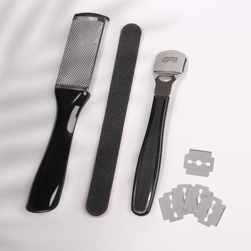 Набор для педикюра, 4 предмета, на блистере, чёрный