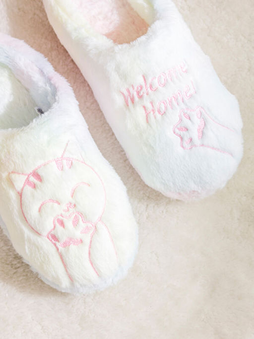 Kedi Nak??l? Kad?n Ev Terli?i