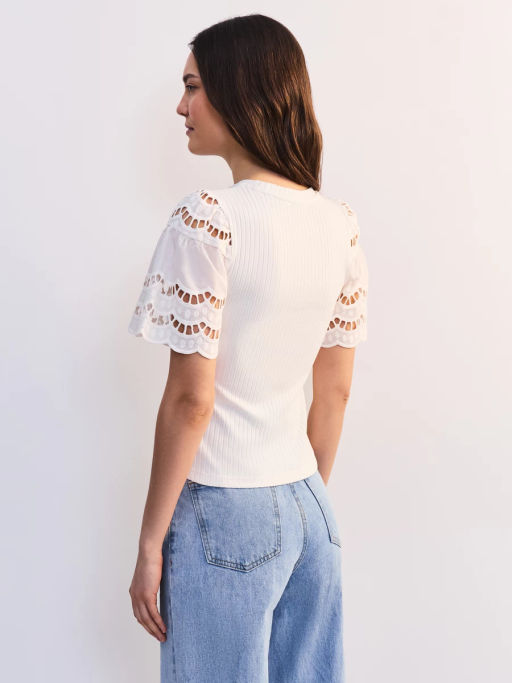 Приталенная футболка с шитьем на рукавах ZR2605023419-2 / Zarina