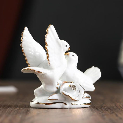 Фигурка «2 голубка с розой», белые со стразой, 6.7×9.2×3 см