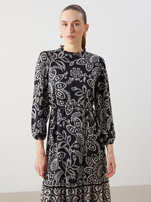 Dik Yaka Desenli Elbise