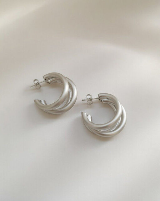 Стильные серьги