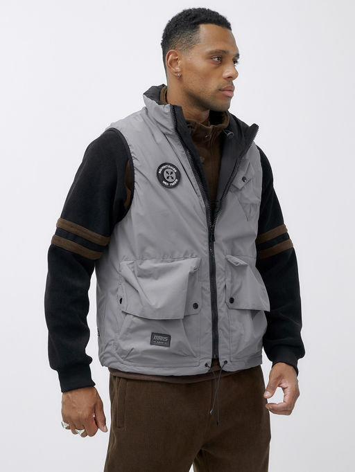 Жилет мужской утепленный спортивный серого цвета 15323Sr - Mtforce фото 7