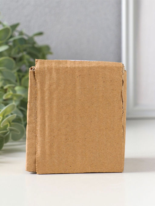 Сувенир керамика "Девочка-ангел в платье с бабочками, с голубем на руке" 7х5,4х7,8 см