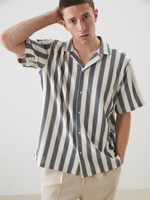 Regular Fit K?sa Kollu ?izgili Erkek G?mlek