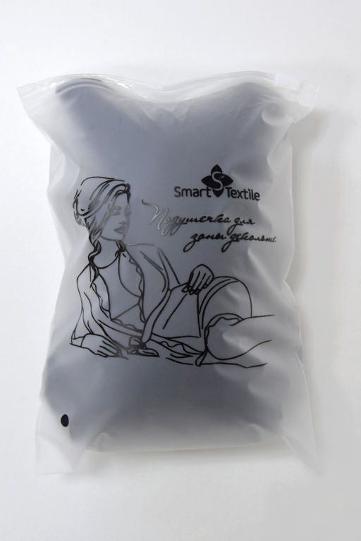 Подушечка для зоны декольте Женский каприз ОМОЛОЖЕНИЕ. Цвет: черный. Размер 21х18х5 см.Арт.GKO