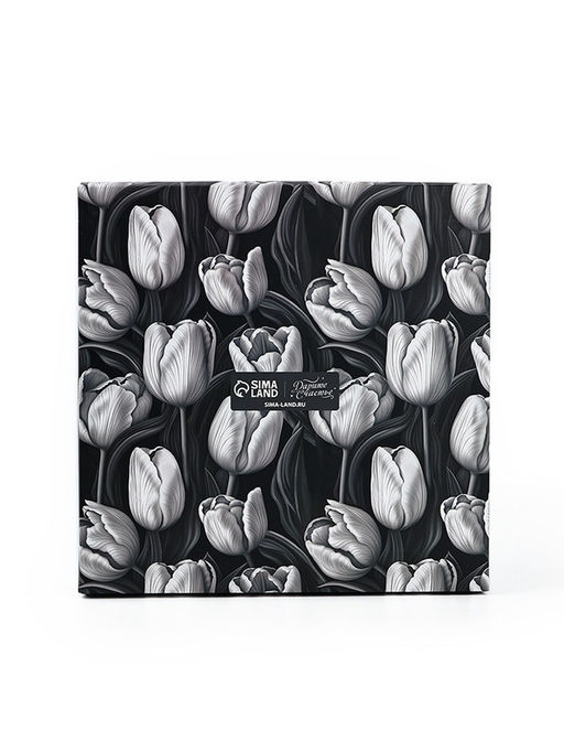 Коробка для цветов с вазой и пластиковыми окнами складная Чёрно-белая эстетика, 23?30?23 см