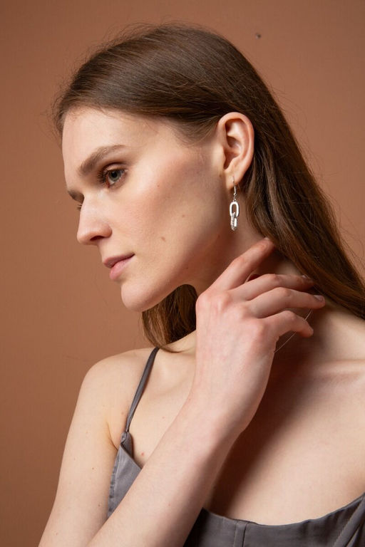Серьги из металла серебристого цвета - Модные истории фото 2