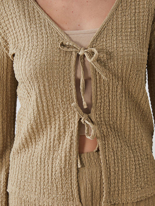 V Yaka Dokulu Kad?n H?rka