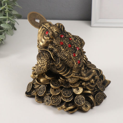 Нэцкэ фигурка «Денежная жаба с монетой на горе монет», полистоун, под бронзу, 16.2×19×16.5 см