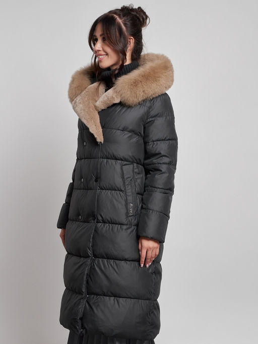 Пальто утепленное с капюшоном и мехом зимнее женское черного цвета 133203Ch - Visdeer фото 7
