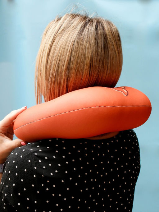 Подголовник антистресс Hugme toys Какашка