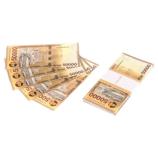 Пачка купюр 50000 драм