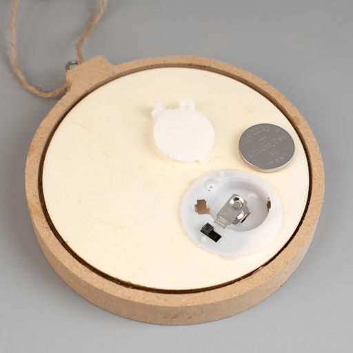 Ёлочная игрушка Шар со снеговиками, 10.5х10.5х1.5 см, от батареек, свечение тёплое белое - Luazon lighting фото 3