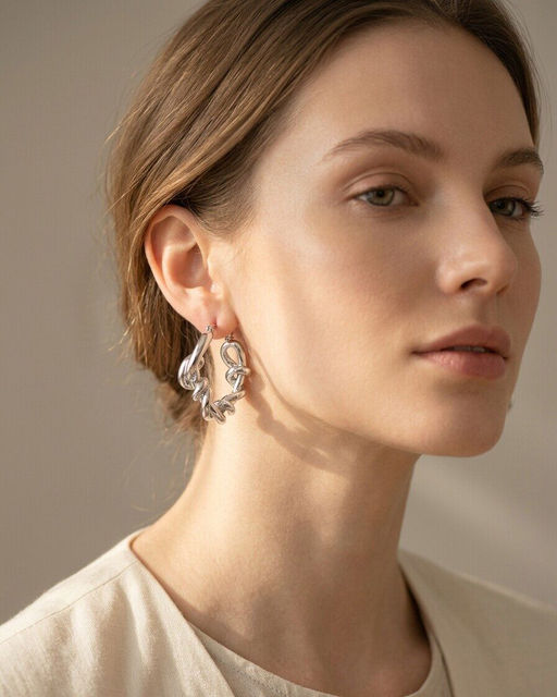 Стильные серьги