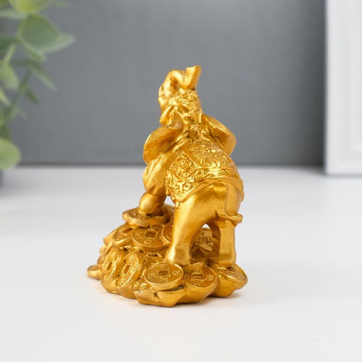 Нэцкэ фигурка «Слон на горке монет», полистоун, золотой, 8.7×7.5×5.4 см