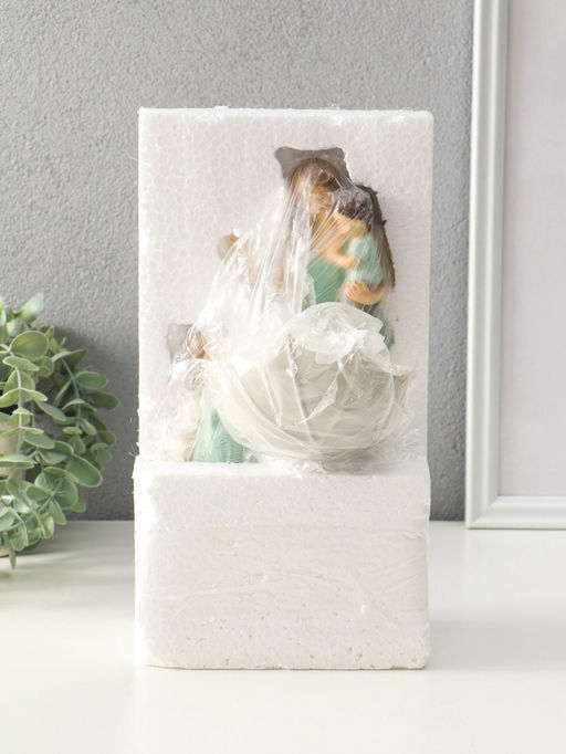 Сувенир полистоун "Мама с детьми в вязанных нарядах, под зонтом" 7,5х12,5х24 см