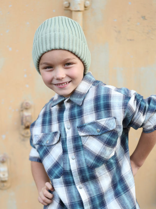 Фисташковая вязаная шапка