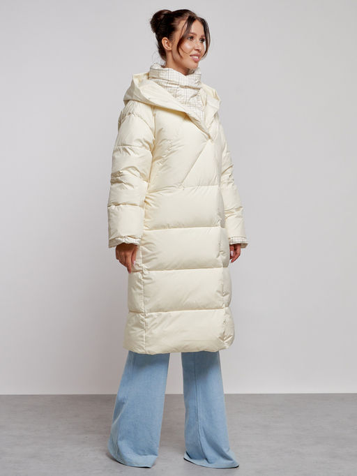 Пальто утепленное молодежное зимнее женское светло-бежевого цвета 52395SB - Holdluck фото 3