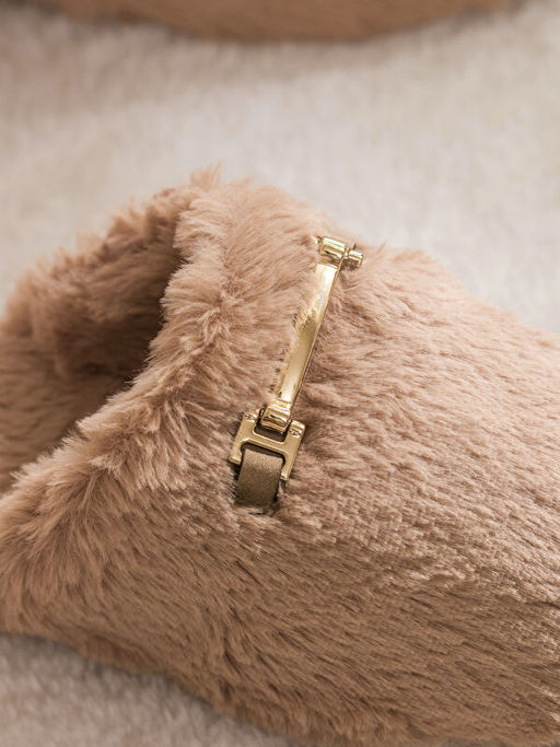 Pel?? Kad?n Ev Terli?i