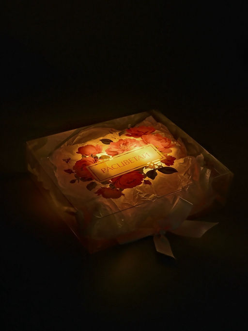 Подарочная коробка с тишью и гирляндой «Расцветай», 20 х 18 х 5 см