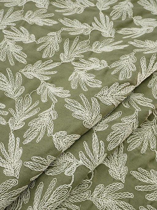 Полулен вышитый рисунок Дубовые листочки цв.хаки, ш.1.35м(выш.часть1.2м), хл-50%, лен-50% - Купава фото 3