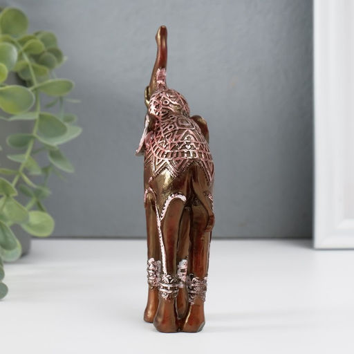 Фигурка полистоун «Слон на длинных ногах, попона с серебристыми узорами», 15×6.5×4 см