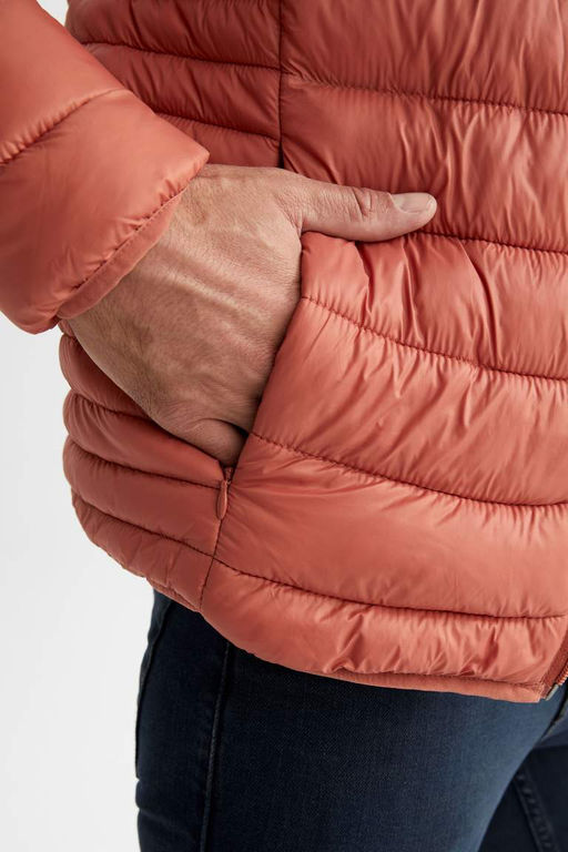 Водоотталкивающая куртка-пуховик с капюшоном и термоизоляцией Slim Fit - Defacto фото 6