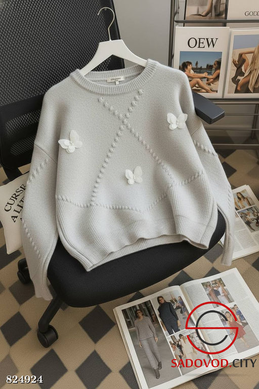 Свитер женский с бабочками