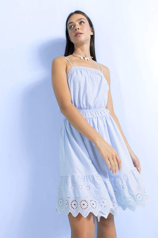 Мини-платье с квадратным вырезом и полосатым ремешком с вышивкой - Defacto фото 3