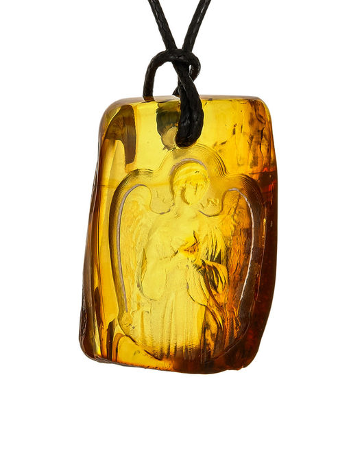 Кулон из натурального балтийского янтаря с резьбой Ангел-Хранитель