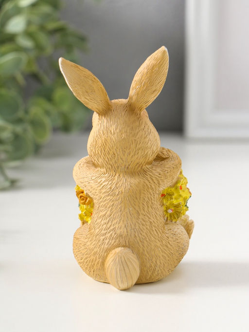 Фигурка полистоун Зайчик с жёлтым цветочным сердцем, 11.5 см