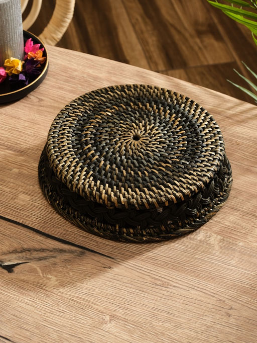 Корзинка плетёная из ротанга, 22×22×6 см