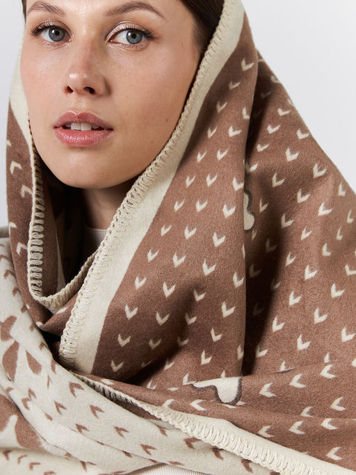 в СОСТАВЕ ШЕРСТЬ и КАШЕМИР Большой, мягкий, теплый однотонный двусторонний палантин. - Tantino фото 7